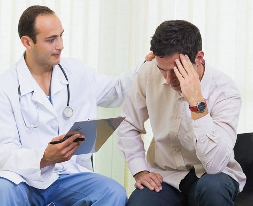 Khi bị đau tinh hoàn kèm buồn nôn, hãy đến bác sĩ để được thăm khám và điều trị