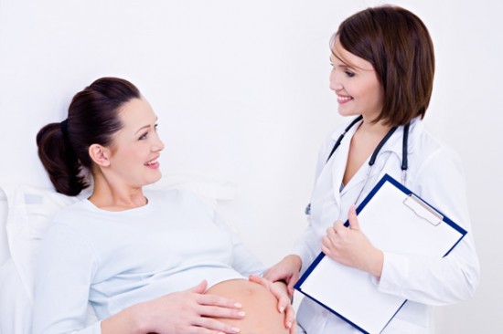 Bạn cần đi khám tại các cơ sở uy tín khi có dấu hiệu viêm bàng quang lúc mang bầu