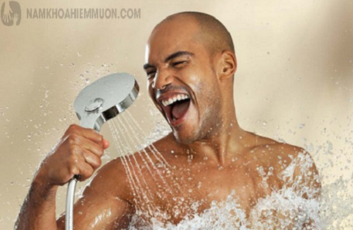 Để cải thiện bệnh xuất tinh sớm, nam giới lưu ý không tắm nước quá nóng
