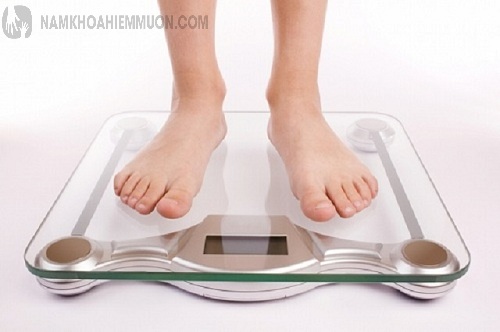 Nam giới nên giữ cân nặng hợp lý để tránh ảnh hưởng tới chất lượng tinh trùng