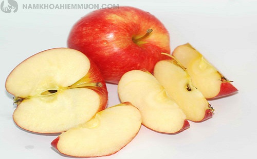 Các loại trái cây bổ thận như táo, nho, dâu tây,...