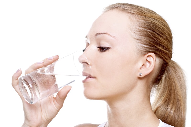 Uống nước là cách phòng bệnh viêm niệu đạo đơn giản, hiệu quả
