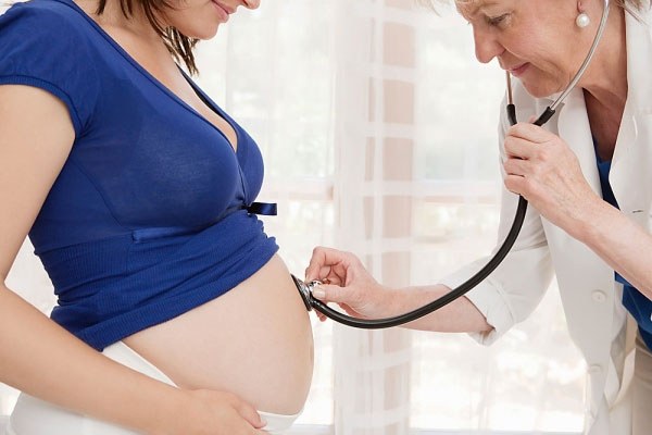 Cách chữa tiểu buốt khi mang thai tốt nhất là đến gặp bác sĩ để được thăm khám và điều trị