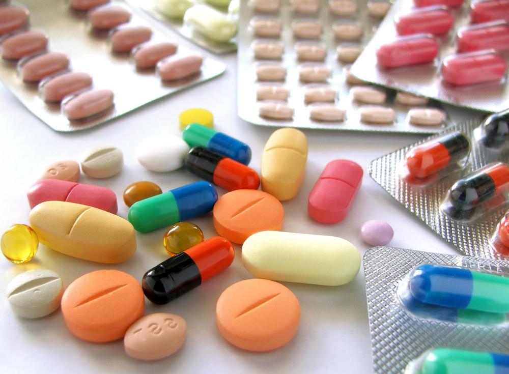 Tuyệt đối không tự ý mua thuốc kháng sinh về uống khi có dấu hiệu bệnh