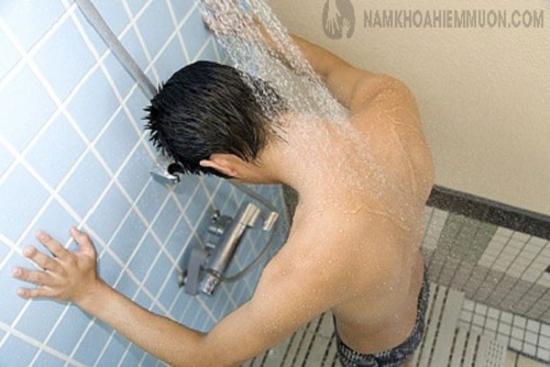 Nam giới tắm nước nóng ảnh hưởng tới chất lượng tinh trùng