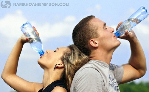 uống gì tốt cho thận và thận yếu nên uống nhiều nước không