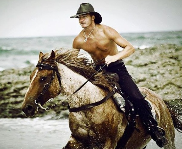 Cưỡi ngựa là một trong những nguyên nhân đau tinh hoàn bên phải ở nam giới