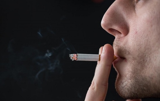 Thói quen hút thuốc lá có thể ảnh hưởng đến sinh lý nam giới