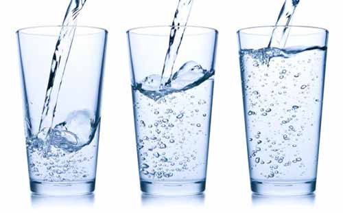 Thận yếu có nên uống nhiều nước?