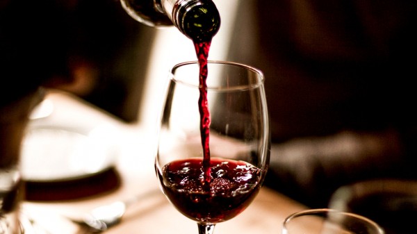 1 -2 ly rượu vang đỏ tăng cường sinh lý phái mạnh
